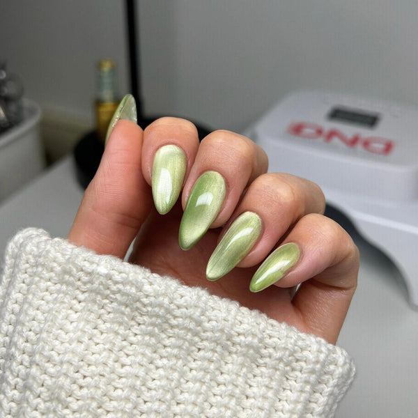 DND - Diva 9D Cat Eye - Glassball - Leafy Prowl #12