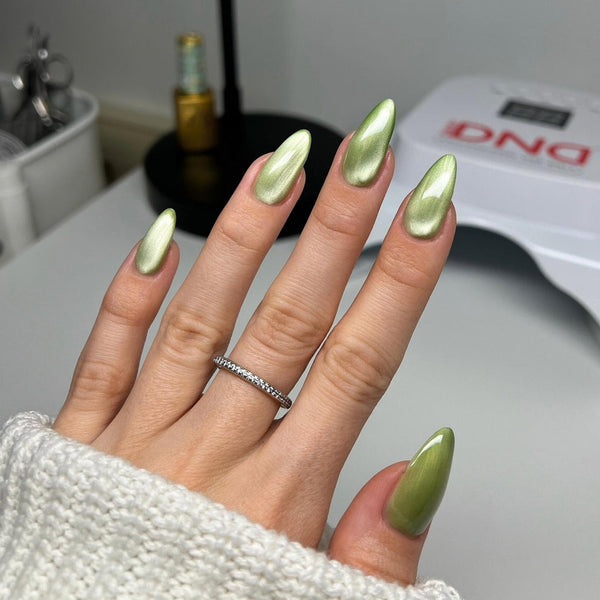 DND - Diva 9D Cat Eye - Glassball - Leafy Prowl #12