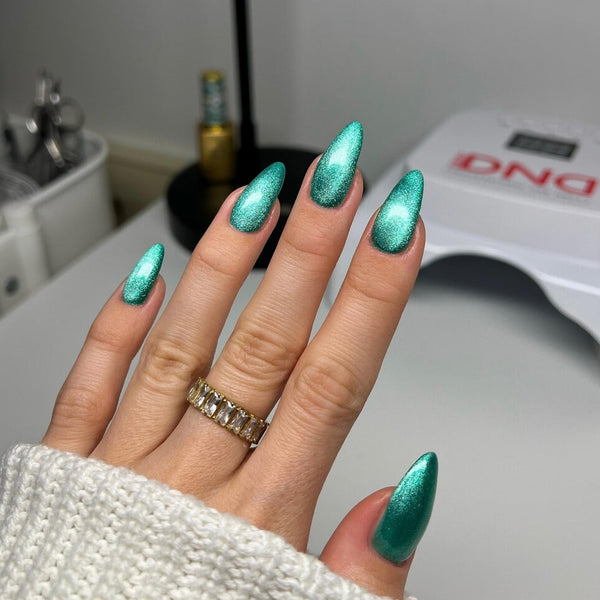 DND - Diva 9D Cat Eye - Candy - Leopard Mint #20