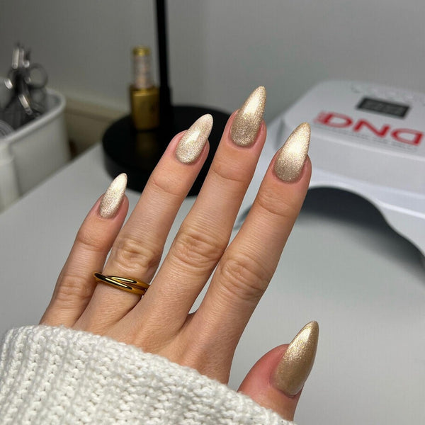 DND - Diva 9D Cat Eye - Daydream - Fur-St Place #34