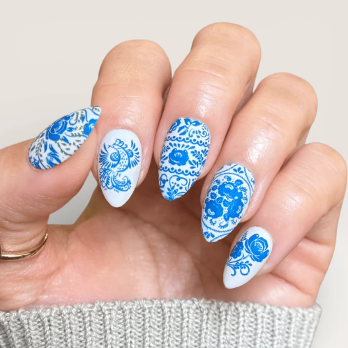 Maniology - Stamping Plate - Gzhel Roses - M674