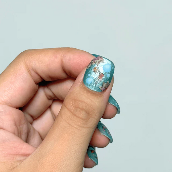MANI-STK-SHIMMERING SCALES