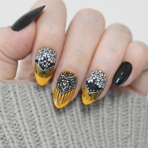 Maniology - Stamping Plate - Wrapped in Wool (M685)