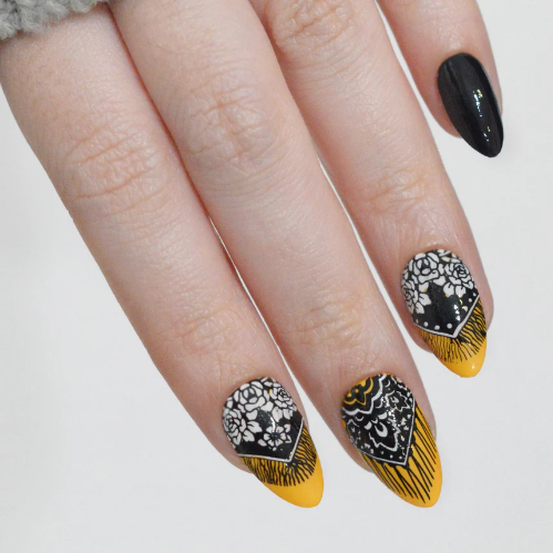 Maniology - Stamping Plate - Wrapped in Wool (M685)